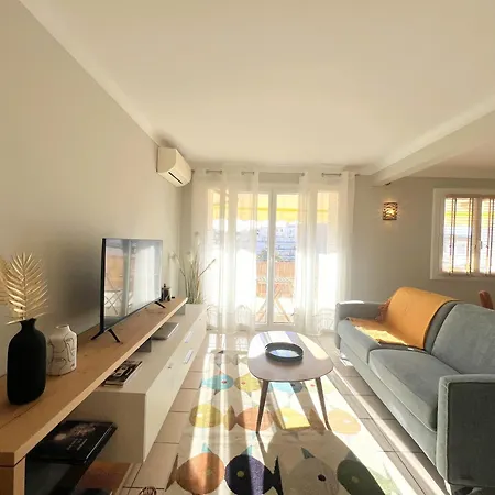 Savannah Proche Carlton, By Welcome To Apartman