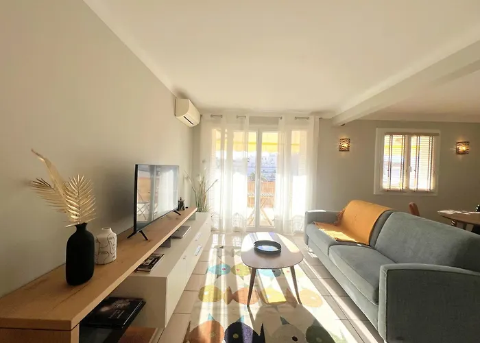 Savannah Proche Carlton, By Welcome To Apartman